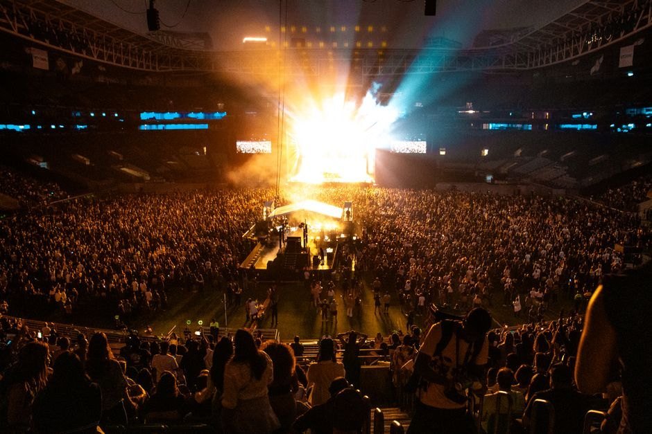 Singer Breaks Record at Famous Stadium