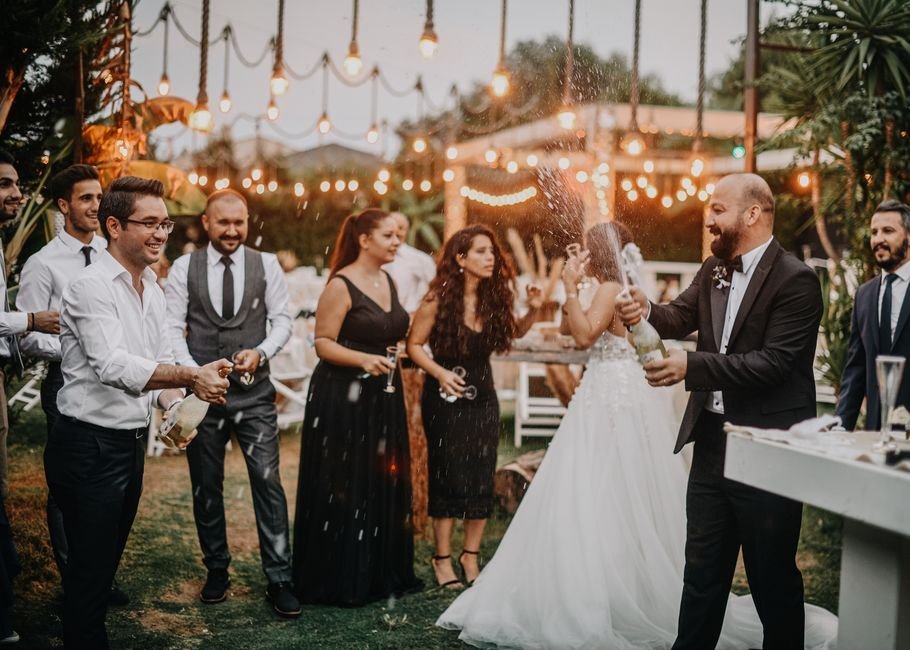 How Much Money Should You Give at a Wedding?