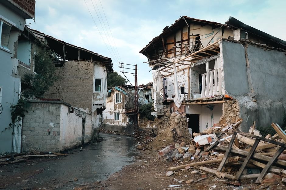Survivor: Girl Rescued After Earthquake