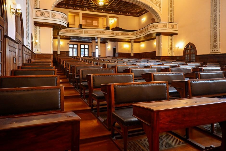 Law School Removes Phones and Laptops in Classes