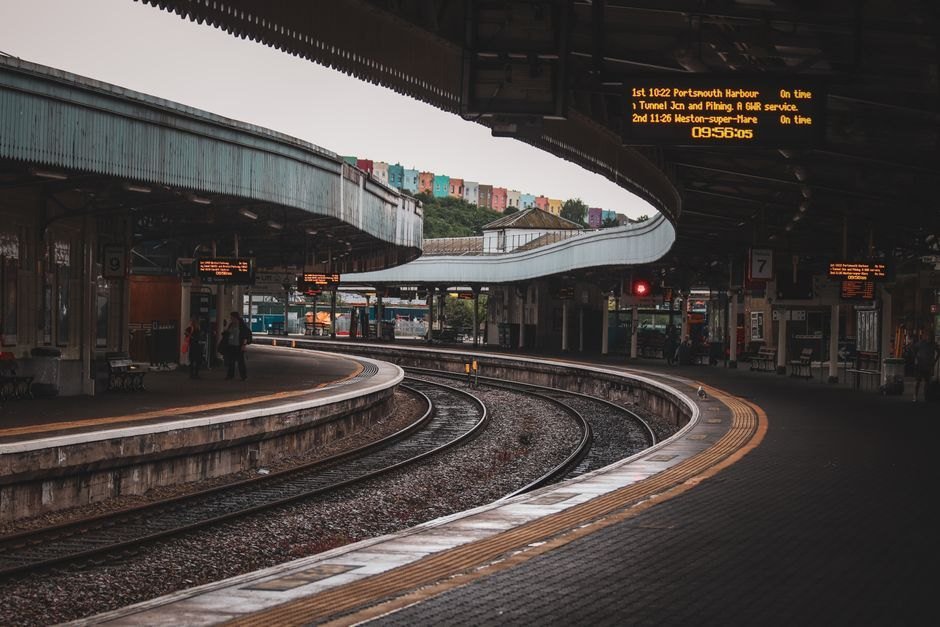 Brief Power Cut Paralyzes Major Train Network