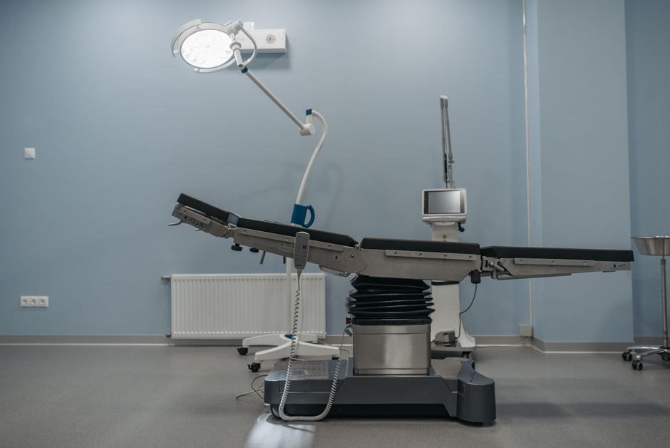 Surgical Team Stabilizes Patient During Hospital Earthquake