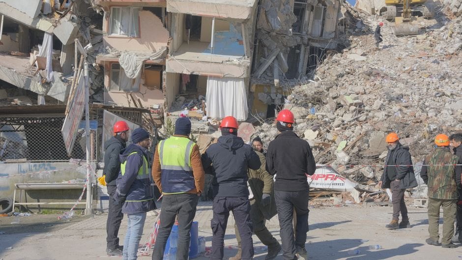 Big Earthquake Hits Colombia