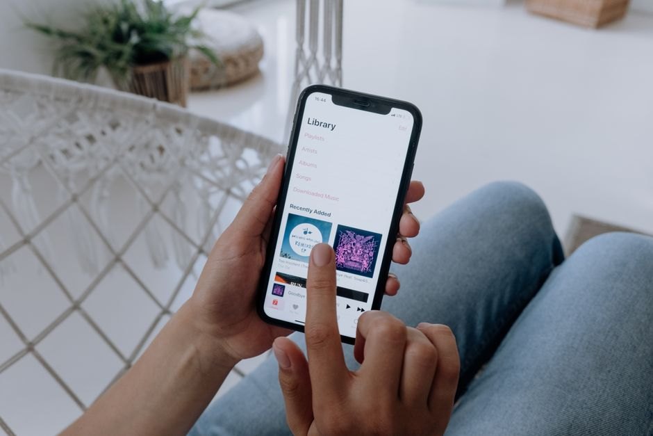 Spotify Labels AI Artists and Changes Recommendation System