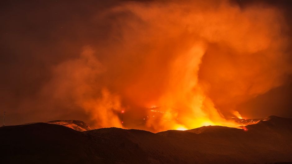 Simultaneous Fires Force Mass Evacuation on Salamina