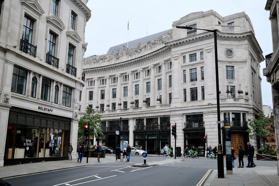 English Cities Plan New Tax for Tourists