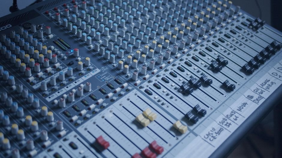 Rare Oasis Recordings Surface After Two Decades