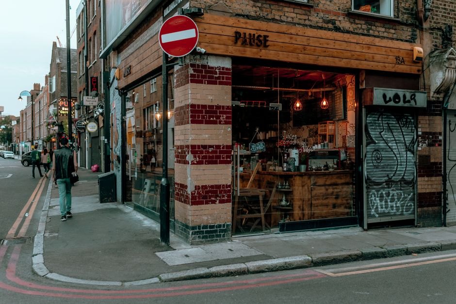 Pop Star Treats London Coffee Drinkers to Free Beverages