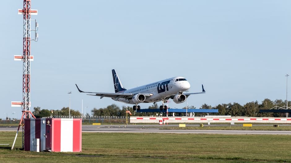 Airport Flights Delayed by Broken Cable