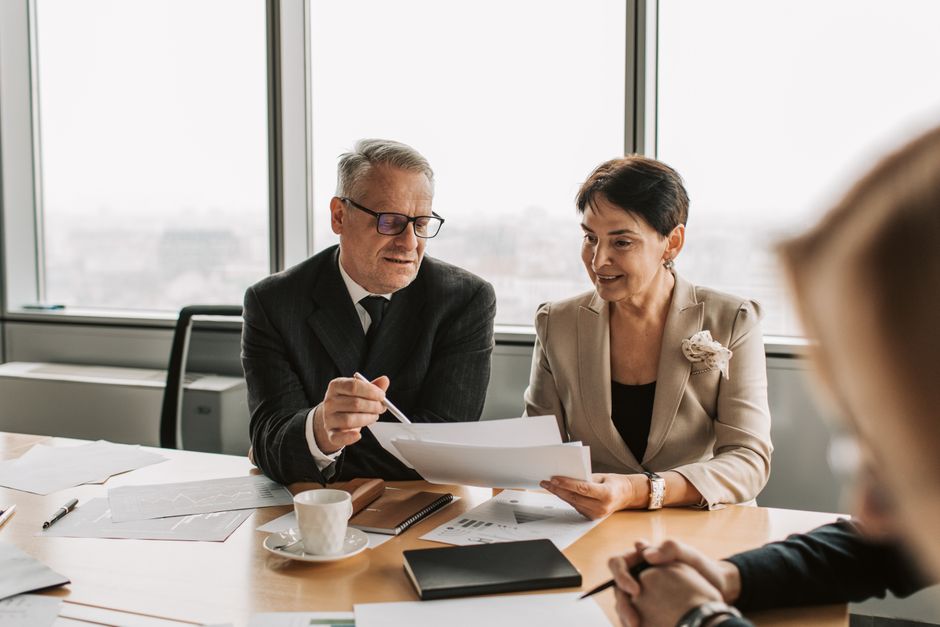 Senior advisor consulting with a client
